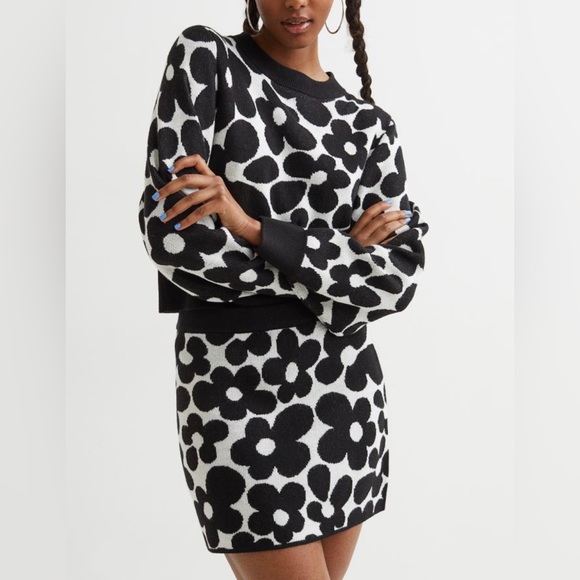 H&M Sweater - Picture 2 of 6